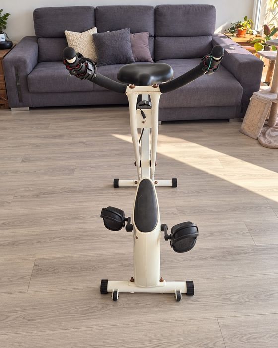 Bicicleta Estática Dobrável OPEN GO – 8 Níveis de Resistência