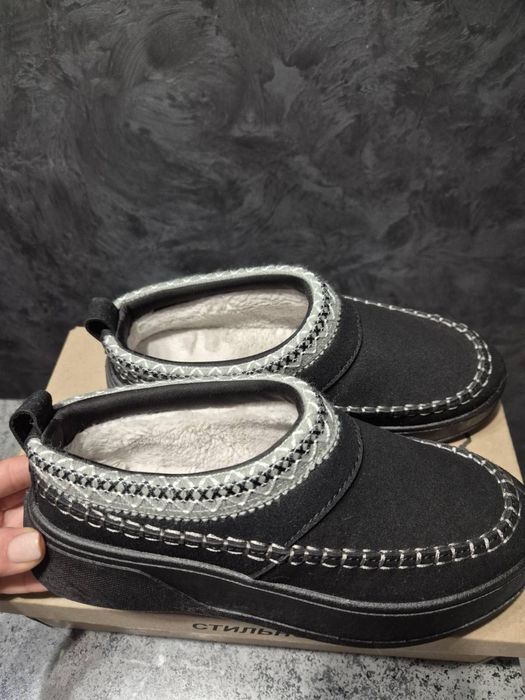 Угги уггі тапки шльопки жіночі капці чорні