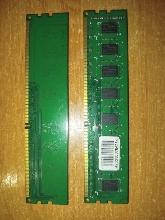 Дві планки ddr3 пам'яті по 2gb