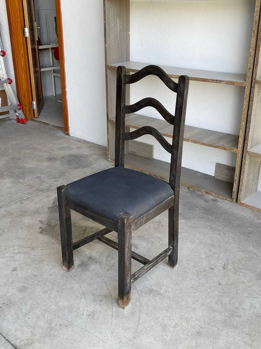 Cadeira Almofadada de madeira