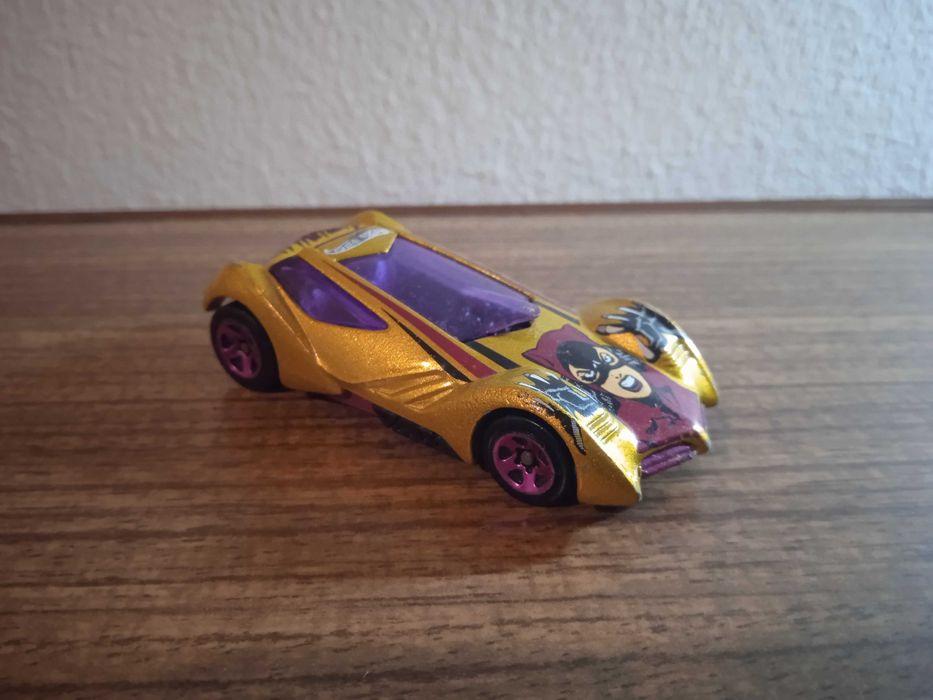 Hot Wheels Sinistra Catwoman