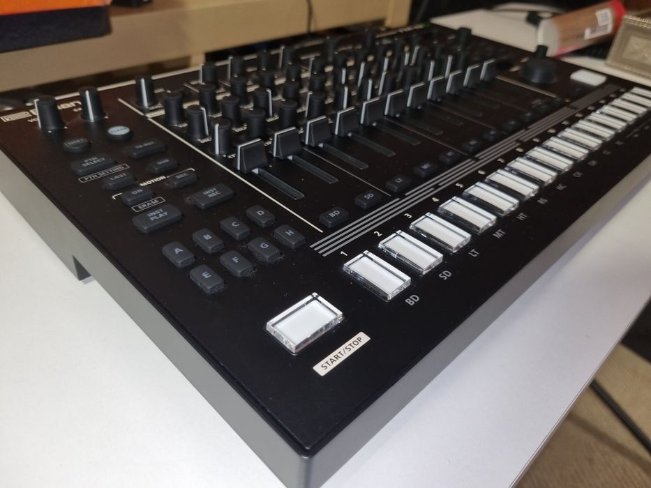 Roland TR-8S Drum Machine