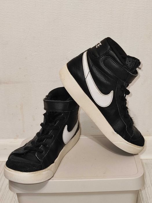 Кросівки Nike 33 р має широкий носок