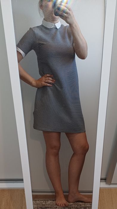 Luźna sukienka z kołnierzykiem oversize