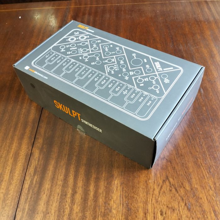 Sintetizador Skulpt modal novinho em folha com muito pouco uso