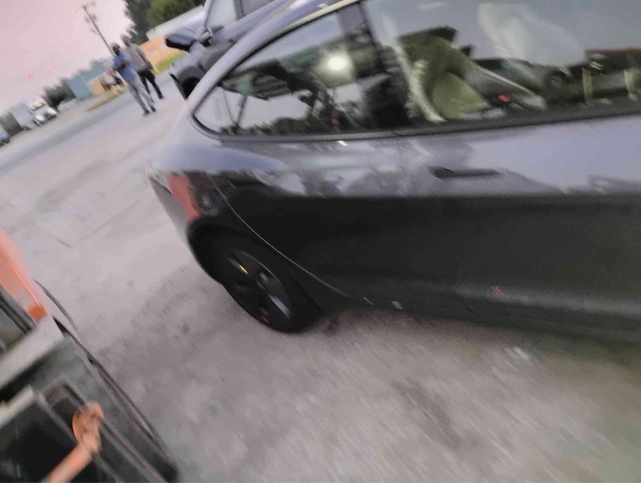 Тесла модел 3 2023 рік