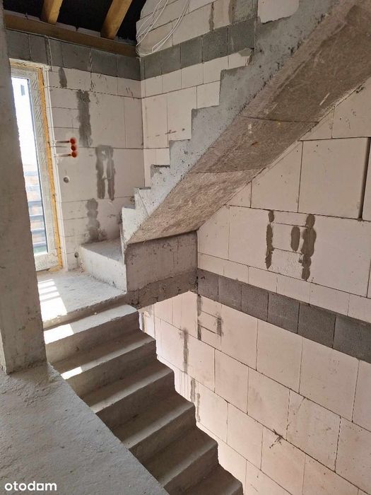 Budynek mieszkalny o pow.90m2 + garaż