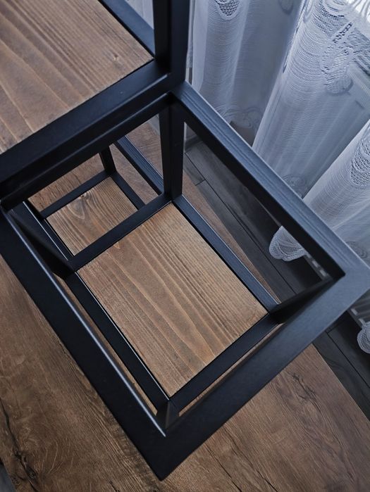 Półka ścienna w stylu loftowym