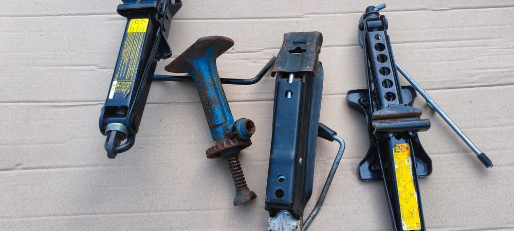 Домкрат автомобільний