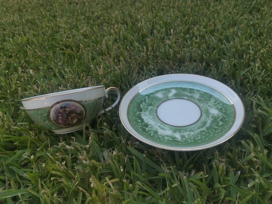 Chávenas de chá com pires, Vista Alegre,  1922-47