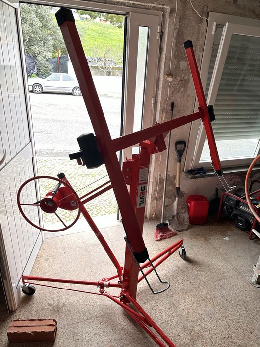 Aluguer elevador placas gesso/madeira