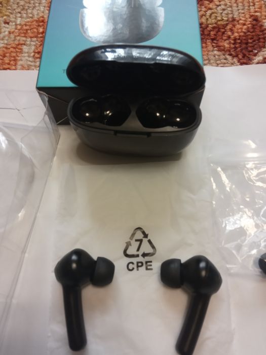 Наушники беспроводные вакуумные.