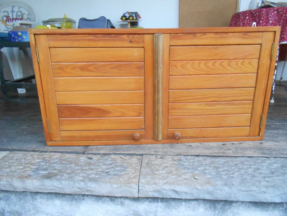 Movel armario antigo vintage madeira maciça WC cozinha garagem estudio