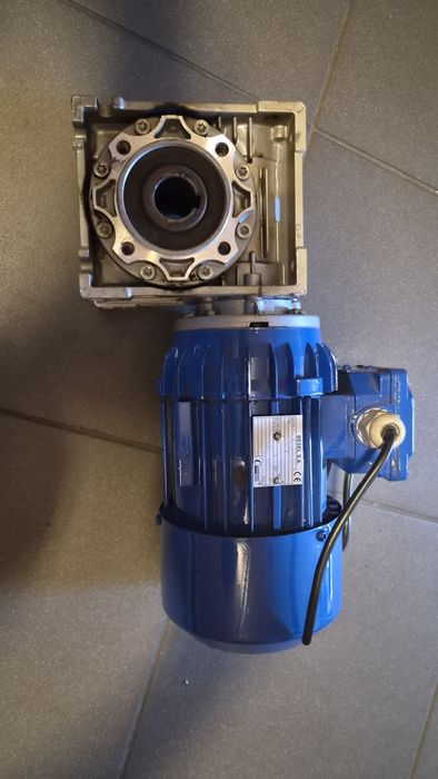 Motoreduktor przekładnia z silnikiem 0,25 kW 230V i=80 do podajnika