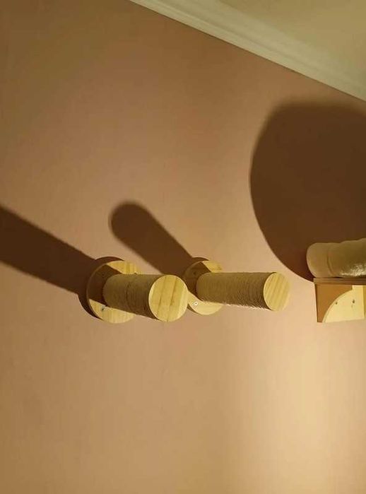 Słupki do drapaka przykręcane do ściany, kociostrada