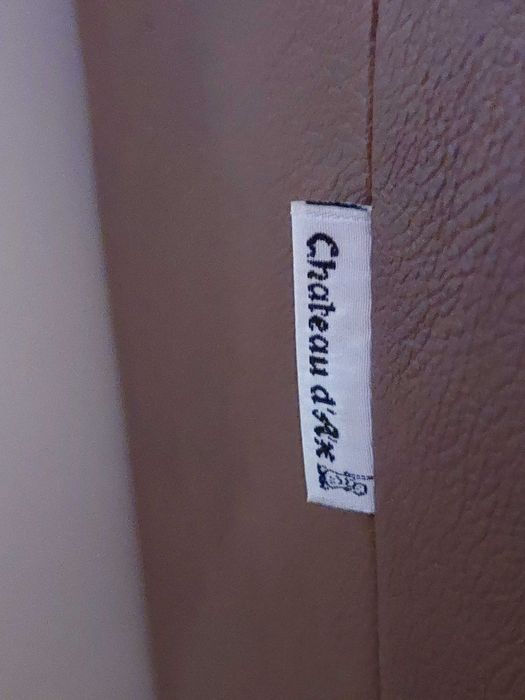 Sofá em couro castanho