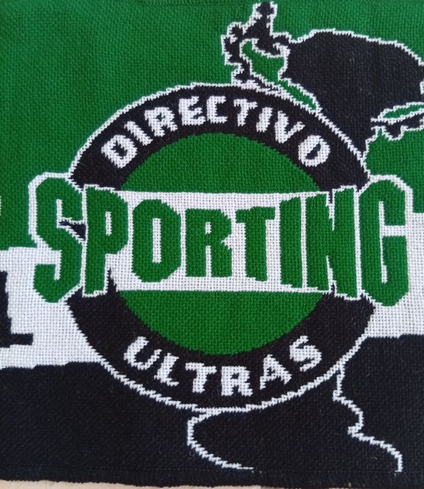 Raro cachecol da claque do Sporting Directivo Ultras