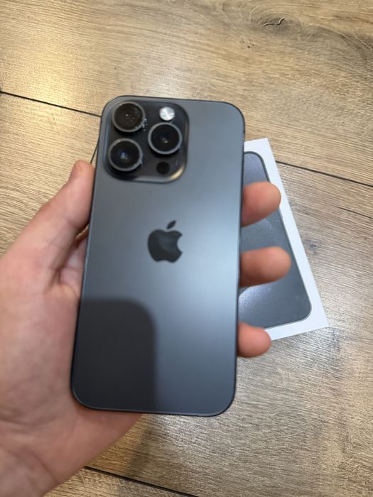 Iphone 15 pro черный и титан