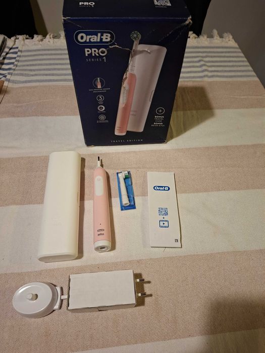 Elektryczna szczoteczka do zębów Oral-B Pro Series 1 Różowa