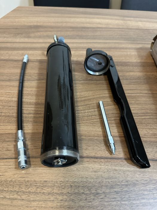 Шприц для змащування тавотниця для густої смазки