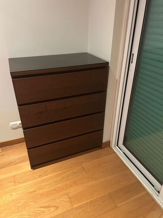 Cómoda ikea de 4 gavetas