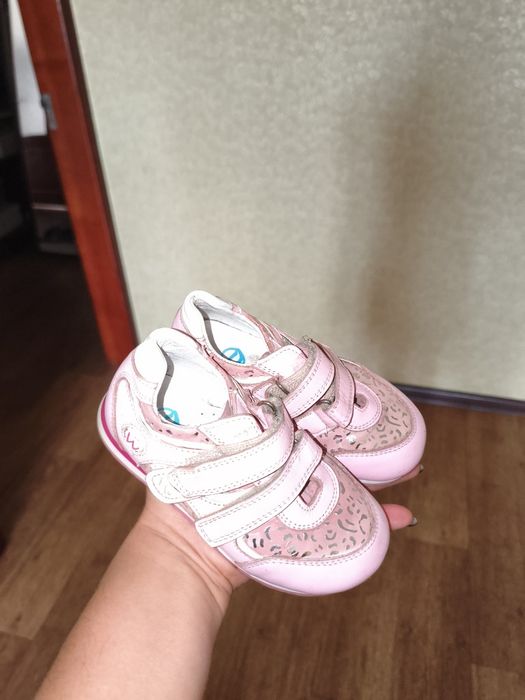 Кросівки для дівчинки, розмір 23