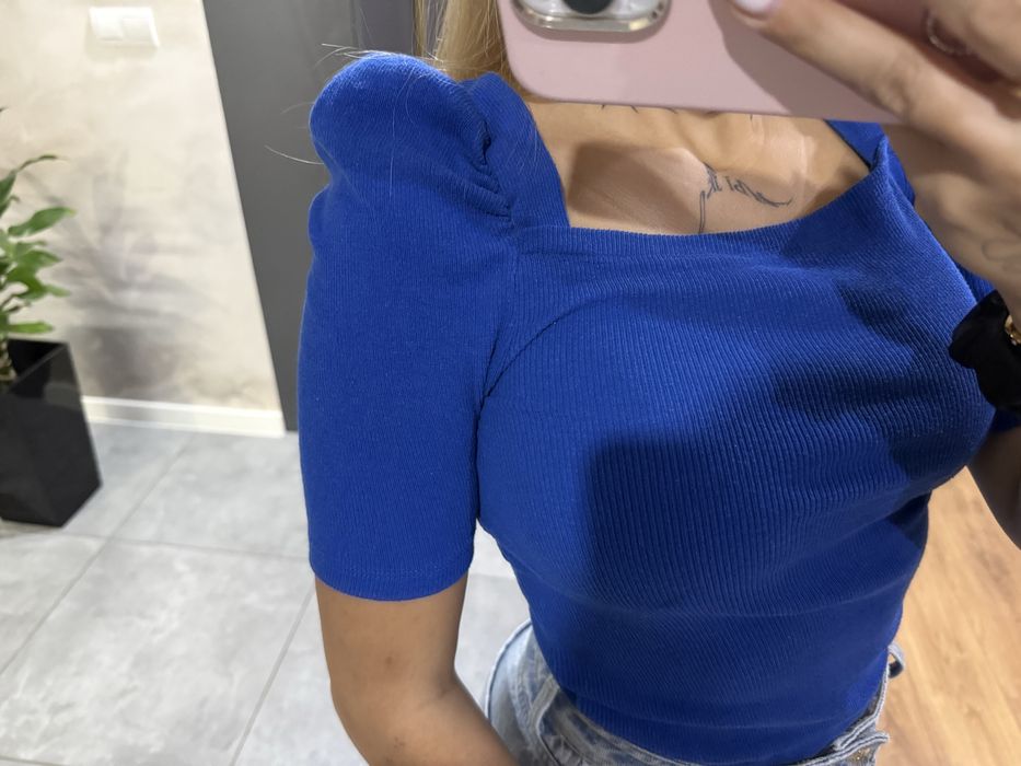 Niebieska bluzka na krótki rękaw bufiaste rękawy