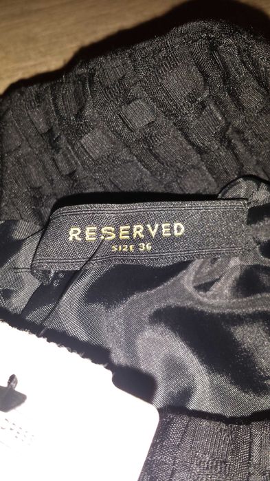 Sukienka czarna Reserved i spodnie Diverse