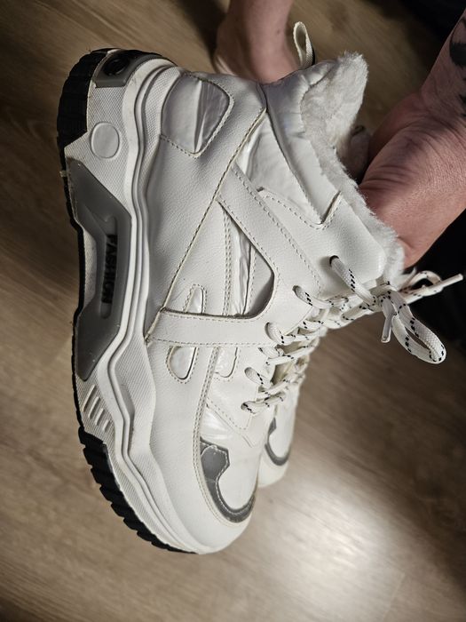 Продам женская ботинка в хорошем состояние бу