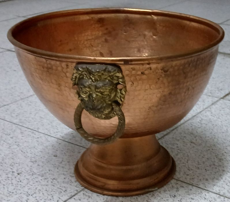 Vaso em cobre martelado