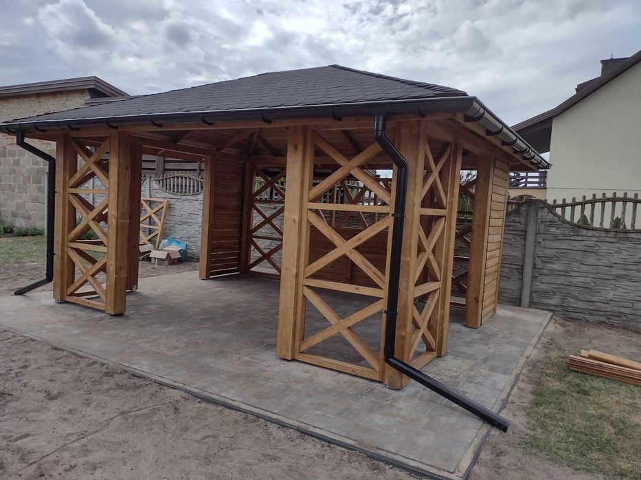 Altana z żaluzjami rochomymi o wymiarach 3 X4 m