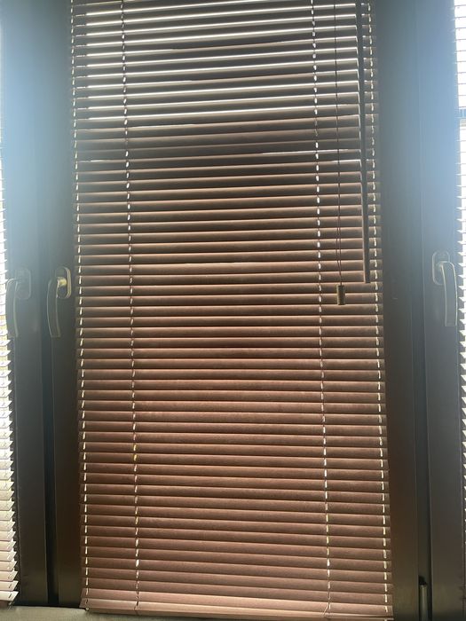 Żaluzje drewniane brązowe 3 szt 60x135 cm+rolety białe  3 szt gratis