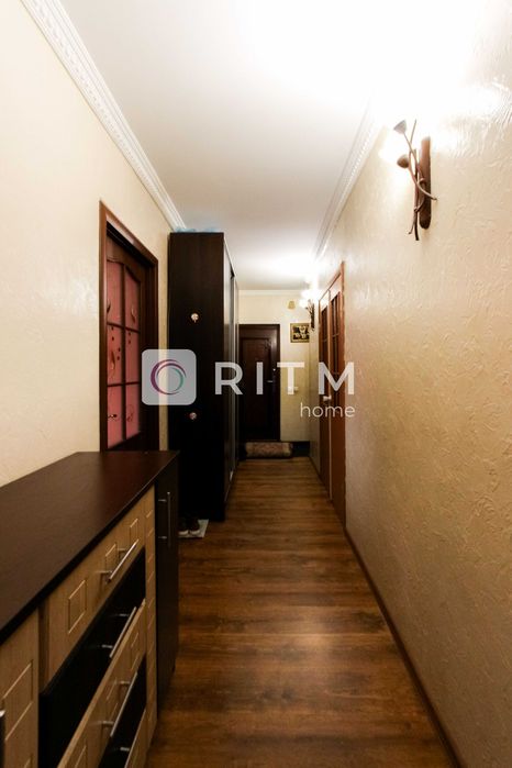 4-к. квартира з меблями та ремонтом за вул. Відродження