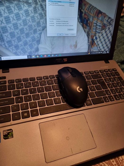 Asus i7 12 GB RAM, SSD - Usado