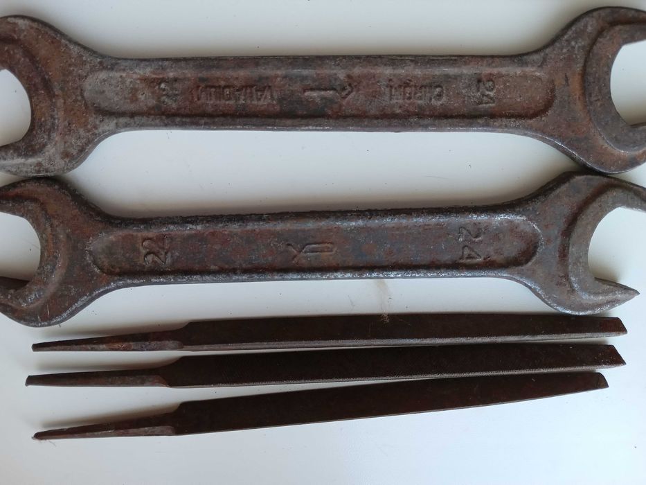 Ключі гаєчні, напильники