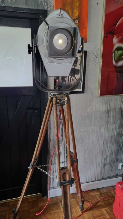 Lampa loft , industrial , reflektory estradowy na statywie