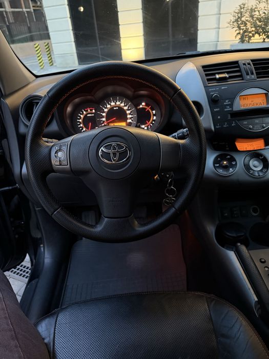 Продам Toyota Rav4