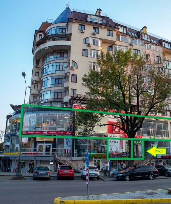 Комерційне приміщення в Торгова-офісному центрі ( стометрівка )