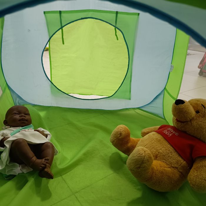 Tenda desdobrável de criança, usada mas bem estimada, com 90/90/100 cm