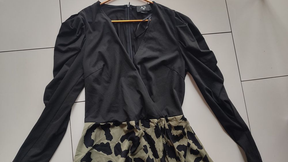 Елегантна жіноча сукня, розмір М