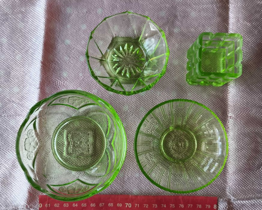 Lote de taças em vidro verde antigo