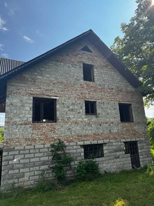 Продам будинок (незавершене будівництво) з земельною ділянкою 0.12 га