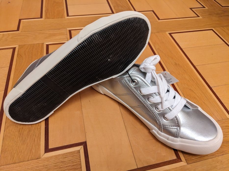 Снікерси (кеди) жіночі, 39-го розміру.