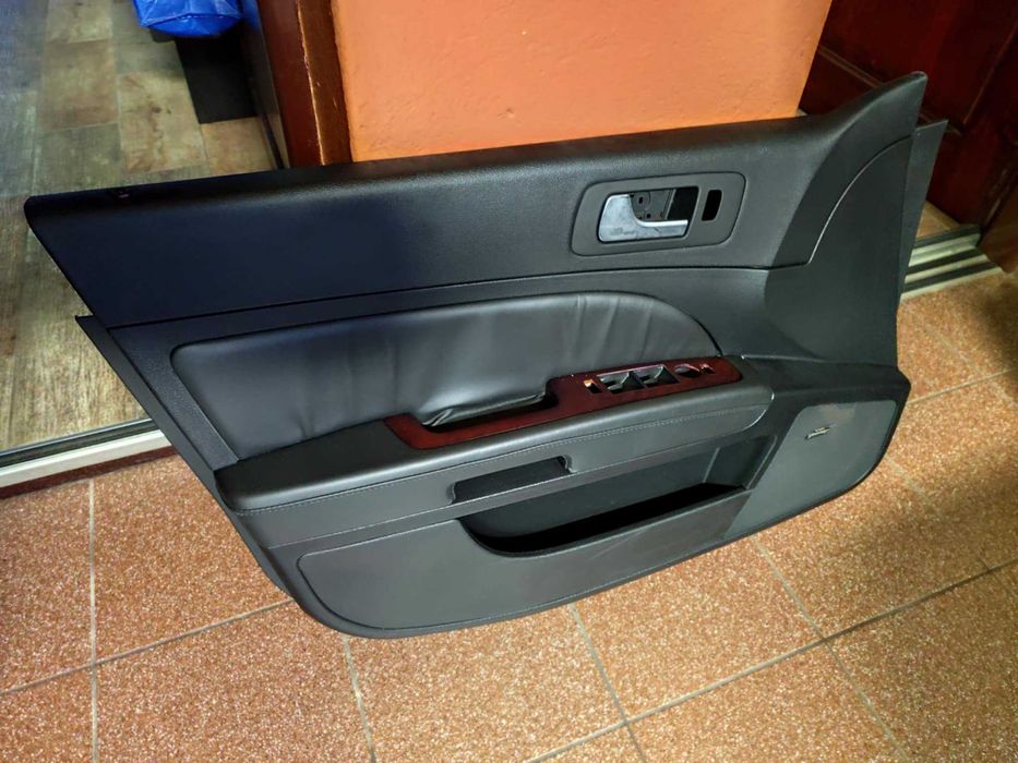Cadillac STS tapicerka drzwi lewych przednich 2005-11