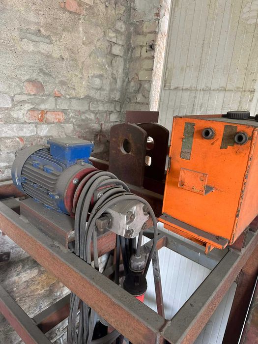 Prasa do drewna / prasa hydrauliczna – mocna konstrukcja, do dokończenia