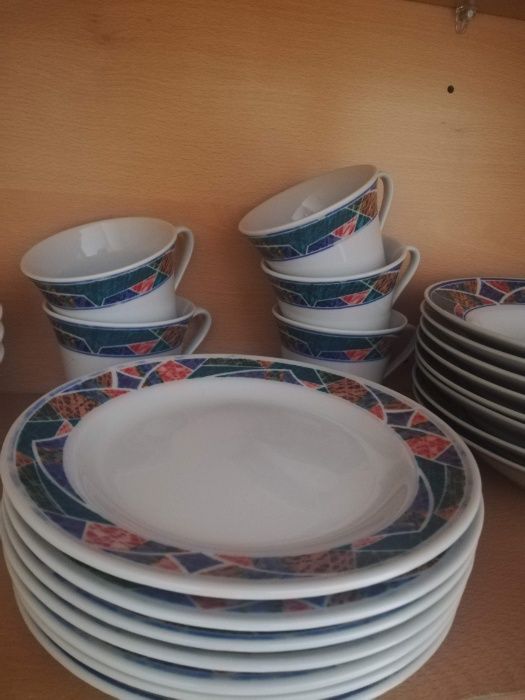 Conjunto de 6 pratos rasos + 6 pratos de sopa + 6 sobremesa + 4 Cháven
