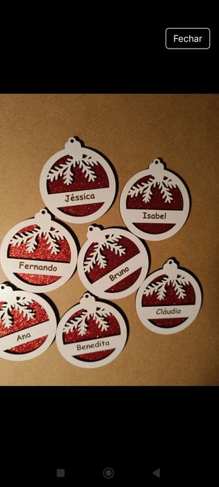 Enfeite de Natal com nome e fundo vermelho glitter