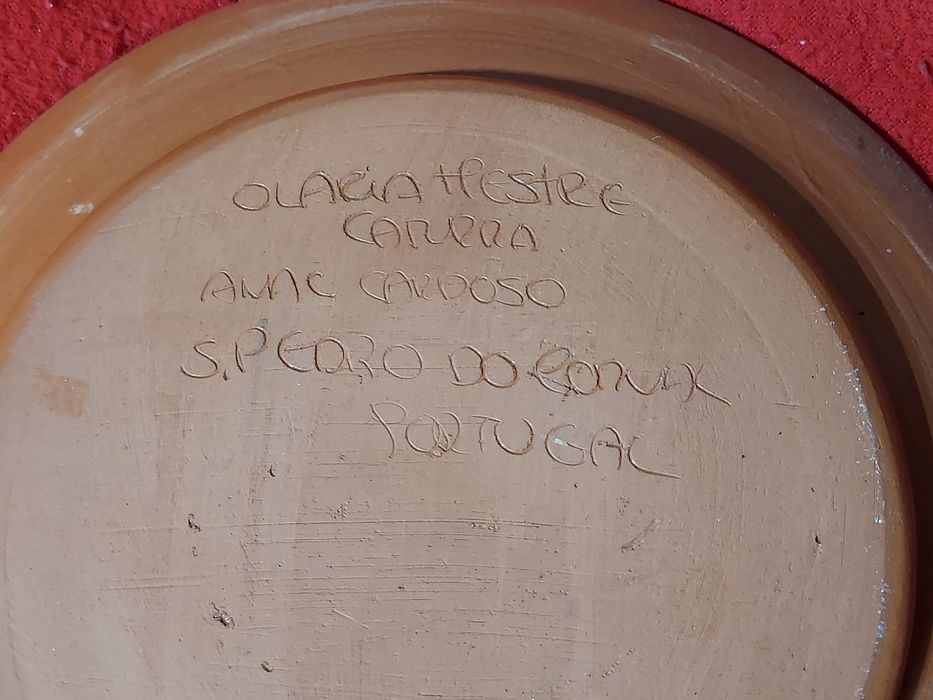 Prato em barro pintado à mão