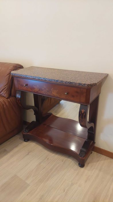 Consola madeira com tampo de pedra