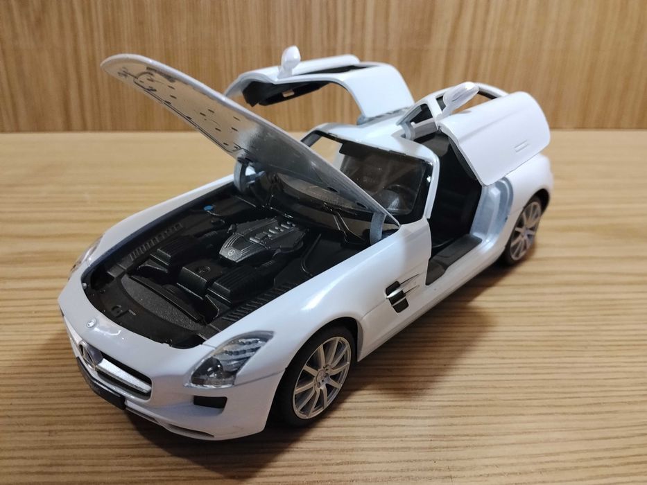 Коллекционная модель авто Mercedes-Benz SLS AMG 1:24 Welly металл